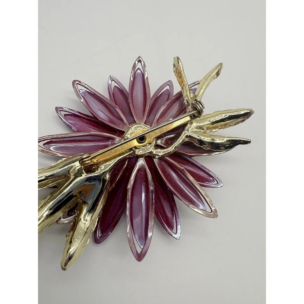 Vintage Style Plum Iridescent Enamel‎ Flower Brooch Gold Tone Faux Pearl